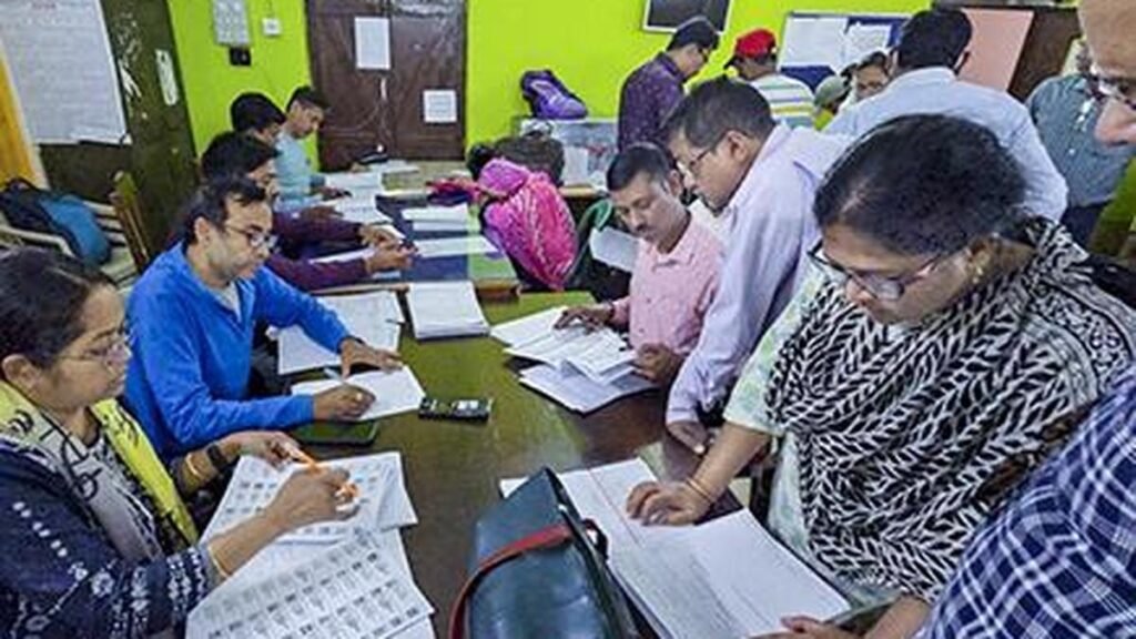 बंगाल चुनाव से पहले एसआईआर द्वारा नागरिकता संबंधी खामियां फिर से हटाए जाने से मतुआ क्षेत्र में दहशत और गुस्सा फैल गया है बंगाल चुनाव से पहले एसआईआर द्वारा नागरिकता संबंधी खामियां फिर से हटाए जाने से मतुआ क्षेत्र में दहशत और गुस्सा फैल गया है