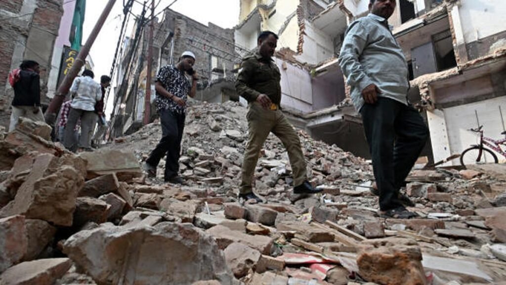 मंदिर सड़क चौड़ीकरण परियोजना आजीविका को खतरे में डालती है