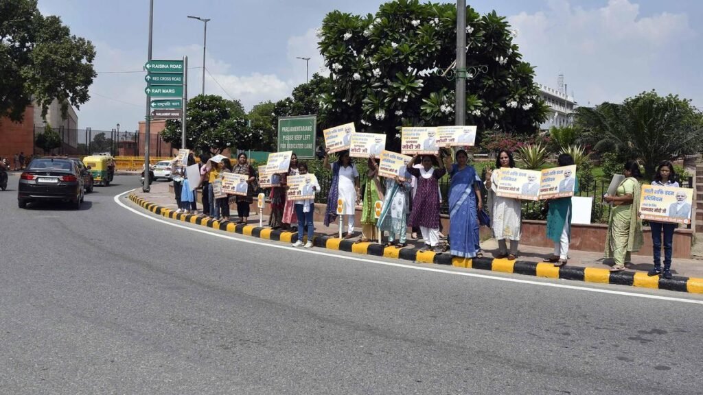 महिला आरक्षण विधेयक कितनी तेजी से 2027 के चुनावी मानचित्र को नया आकार दे सकता है