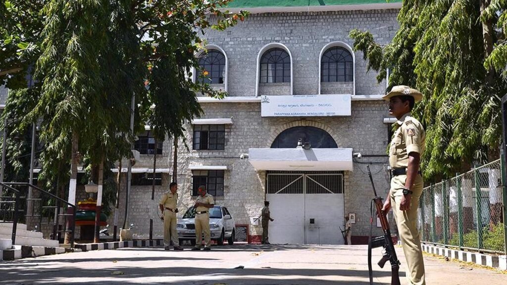 मादक पदार्थों की तस्करी पर अंकुश लगाने के लिए कर्नाटक की जेलों में कैदियों के लिए ड्रग परीक्षण शुरू किया जाएगा