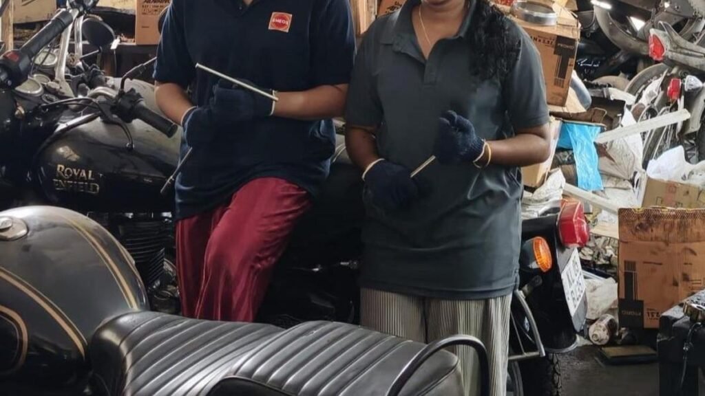 युवा महिलाओं की जोड़ी ने कोट्टायम में चार दशक पुराने पारिवारिक गैराज का नवीनीकरण किया