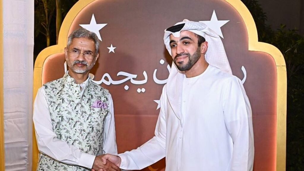 यूएई में रहने वाले भारतीयों की सुरक्षा ‘प्राथमिकता’ है: दूत यूएई में रहने वाले भारतीयों की सुरक्षा 'प्राथमिकता' है: दूत