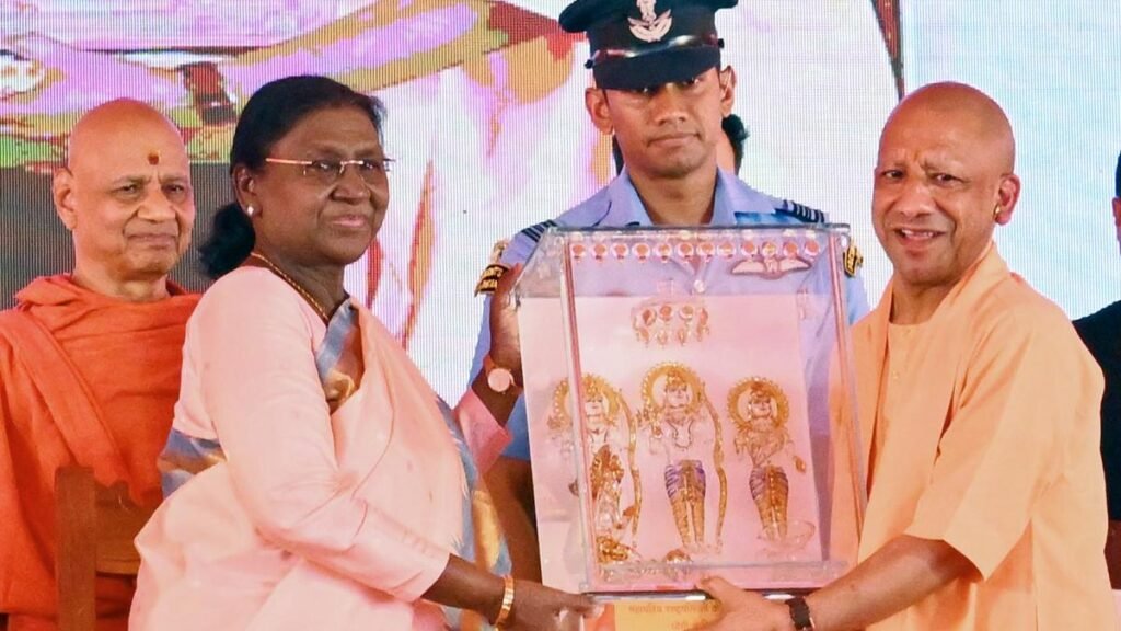 राष्ट्रपति मुर्मू कहते हैं, अयोध्या की पवित्र धूल को छूना सर्वोच्च सौभाग्य है