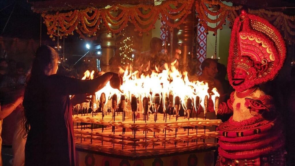 व्हेन गॉड्स वॉक एट डॉन: उत्तरी केरल में थेय्यम का अनुभव करने के लिए एक यात्री की मार्गदर्शिका