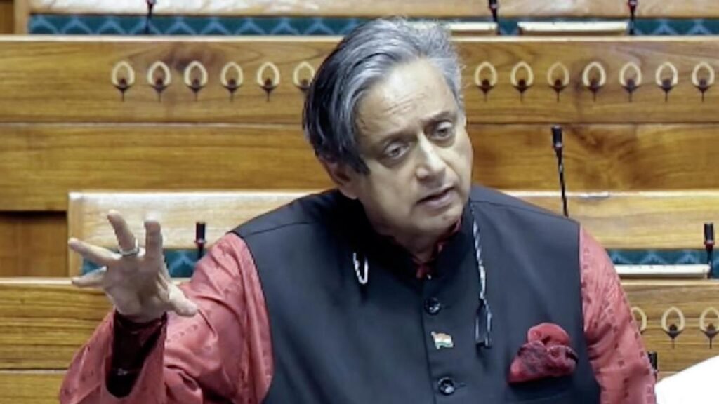 सतर्क रुख अपनाने की सरकार की इच्छा को समझें, भारत को शांति का आह्वान करना चाहिए: पश्चिम एशिया संघर्ष पर थरूर