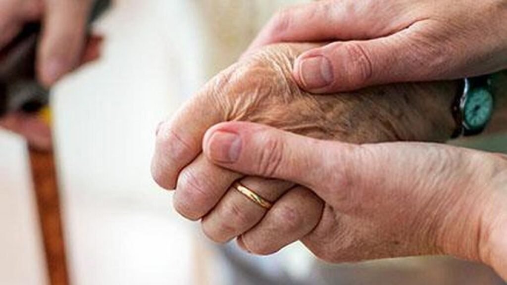 सरकारी और निजी नौकरी वाले बच्चों से माता-पिता को 15% वेतन या ₹10,000 प्राप्त करने के लिए तेलंगाना का विधेयक सरकारी और निजी नौकरी वाले बच्चों से माता-पिता को 15% वेतन या ₹10,000 प्राप्त करने के लिए तेलंगाना का विधेयक