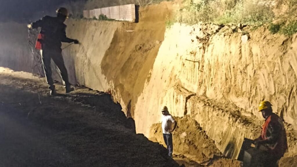 हरियाणा के श्रम विभाग ने गुरुग्राम में मिट्टी ढहने वाली जगह पर निर्माण कार्य पर रोक लगा दी है