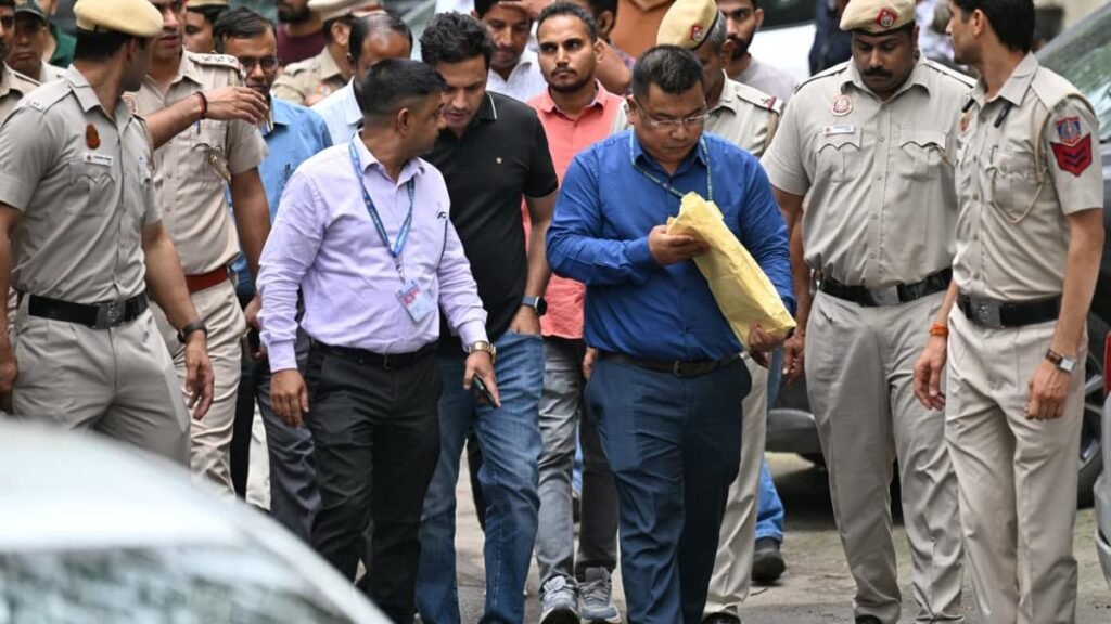 असम पुलिस की टीम ने खेरा के दिल्ली आवास का दौरा किया