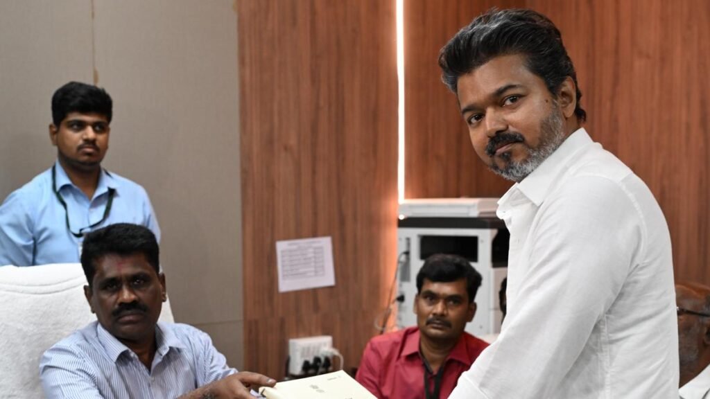 तमिलनाडु विधानसभा चुनाव: तिरुचि पूर्व और पेरंबूर के लिए विजय द्वारा दायर हलफनामों में विसंगतियां सामने आईं तमिलनाडु विधानसभा चुनाव: तिरुचि पूर्व और पेरंबूर के लिए विजय द्वारा दायर हलफनामों में विसंगतियां सामने आईं