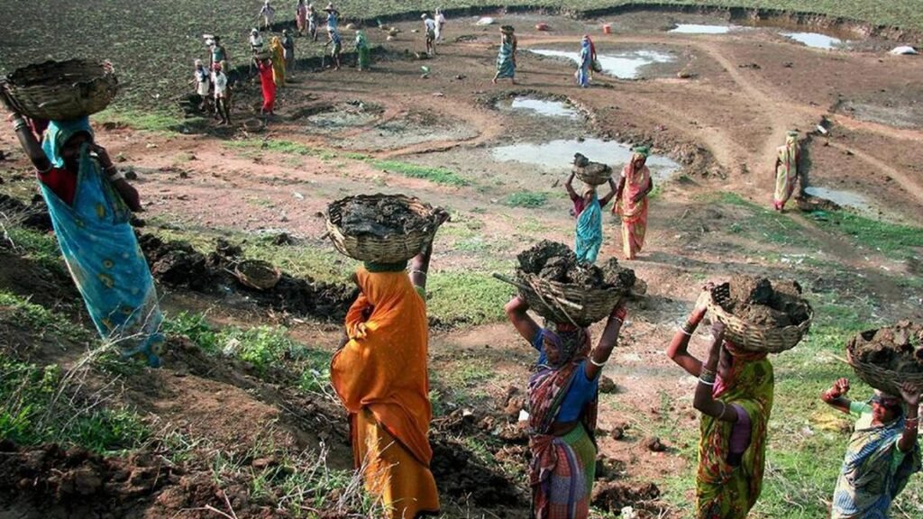 2025-26 में मनरेगा कवरेज और कार्यदिवस में तेजी से गिरावट आई: लिबटेक इंडिया