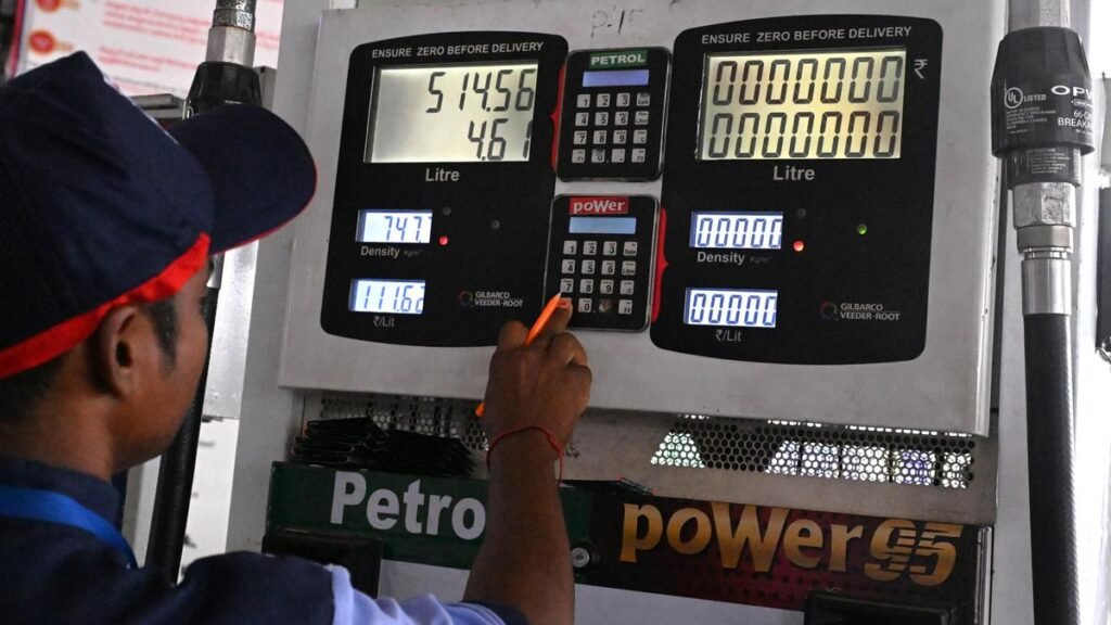 आंध्र प्रदेश ने 4,500 आउटलेट्स पर थोक ईंधन बिक्री पर प्रतिबंध लगाया, कैप कंटेनर 200 लीटर तक भरता है आंध्र प्रदेश ने 4,500 आउटलेट्स पर थोक ईंधन बिक्री पर प्रतिबंध लगाया, कैप कंटेनर 200 लीटर तक भरता है