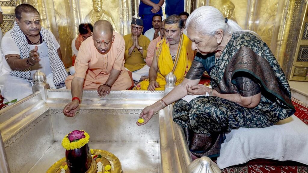 आक्रमणकारी भारत की आत्मा को नहीं तोड़ सके; सनातन अपनी चेतना में व्याप्त है:आदित्यनाथ आक्रमणकारी भारत की आत्मा को नहीं तोड़ सके; सनातन अपनी चेतना में व्याप्त है:आदित्यनाथ