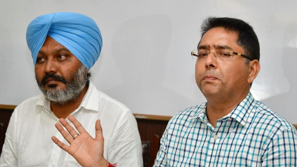 आप, कांग्रेस ने 2027 के विधानसभा चुनावों से पहले पंजाब में एसआईआर पर चिंता जताई आप, कांग्रेस ने 2027 के विधानसभा चुनावों से पहले पंजाब में एसआईआर पर चिंता जताई