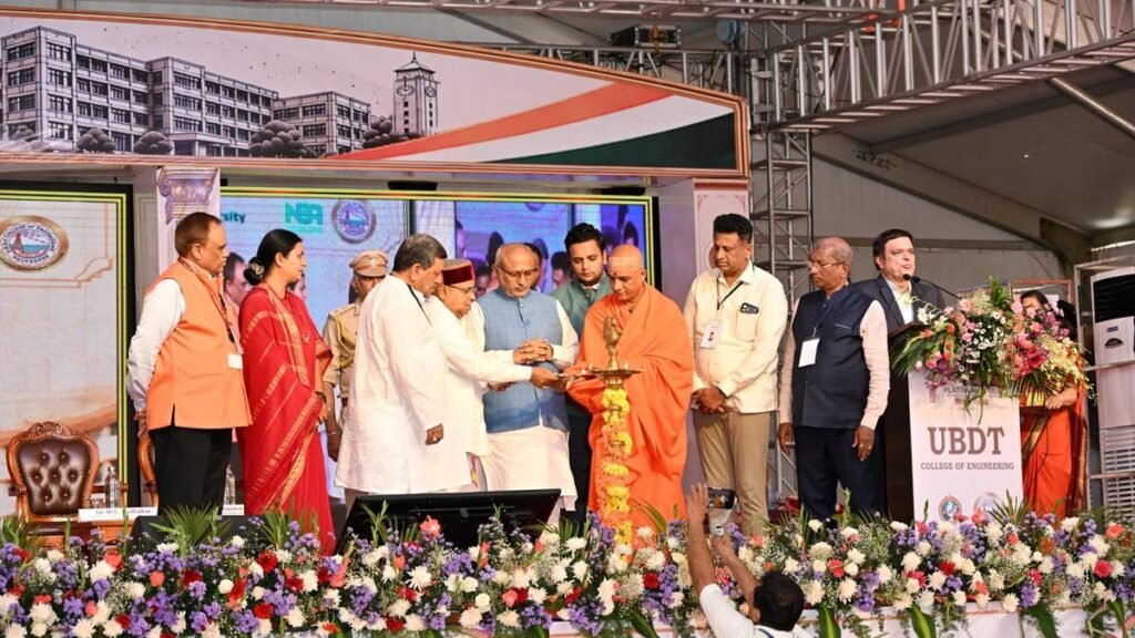 इंजीनियरिंग संस्थानों को नैतिक मूल्यों के साथ नवप्रवर्तकों, राष्ट्र निर्माताओं का पोषण करना चाहिए: उपराष्ट्रपति इंजीनियरिंग संस्थानों को नैतिक मूल्यों के साथ नवप्रवर्तकों, राष्ट्र निर्माताओं का पोषण करना चाहिए: उपराष्ट्रपति