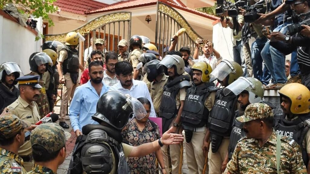 ईडी ने एक्सलॉजिक-सीएमआरएल भुगतान मामले में ₹18.36 करोड़ और 242 बैंक खाते फ्रीज कर दिए
