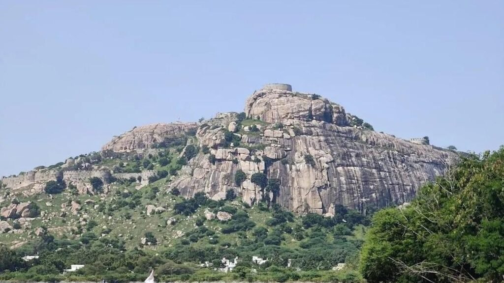 कर्नाटक के ‘एडॉप्ट अ मॉन्यूमेंट’ को लॉन्च के तीन साल बाद भी धीमी प्रतिक्रिया मिली कर्नाटक के 'एडॉप्ट अ मॉन्यूमेंट' को लॉन्च के तीन साल बाद भी धीमी प्रतिक्रिया मिली
