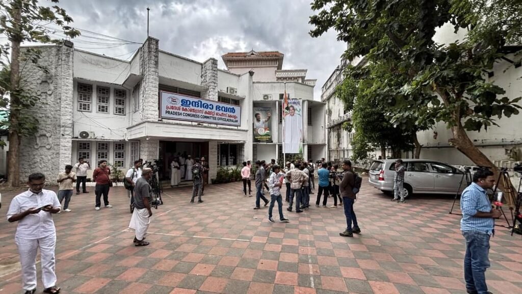 कांग्रेस के निर्वाचित विधायक इंदिरा भवन के लिए कतार में हैं क्योंकि एआईसीसी केरल के लिए अपने मुख्यमंत्री की घोषणा करने के करीब पहुंच गई है