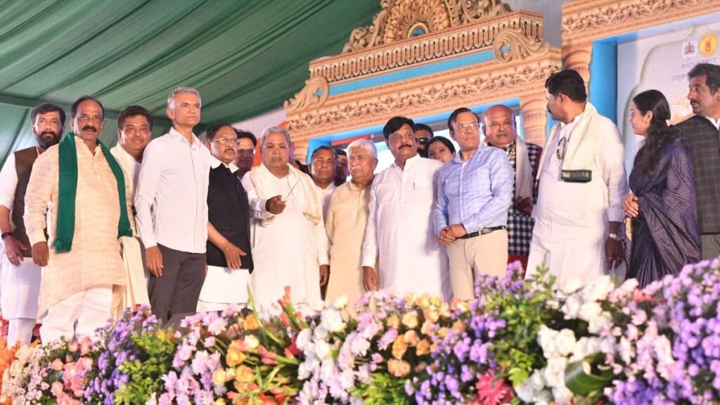 कांग्रेस के महाधिवेशन में कर्नाटक के सीएम सिद्धारमैया ने बीजेपी और पीएम नरेंद्र मोदी पर हमला बोला कांग्रेस के महाधिवेशन में कर्नाटक के सीएम सिद्धारमैया ने बीजेपी और पीएम नरेंद्र मोदी पर हमला बोला