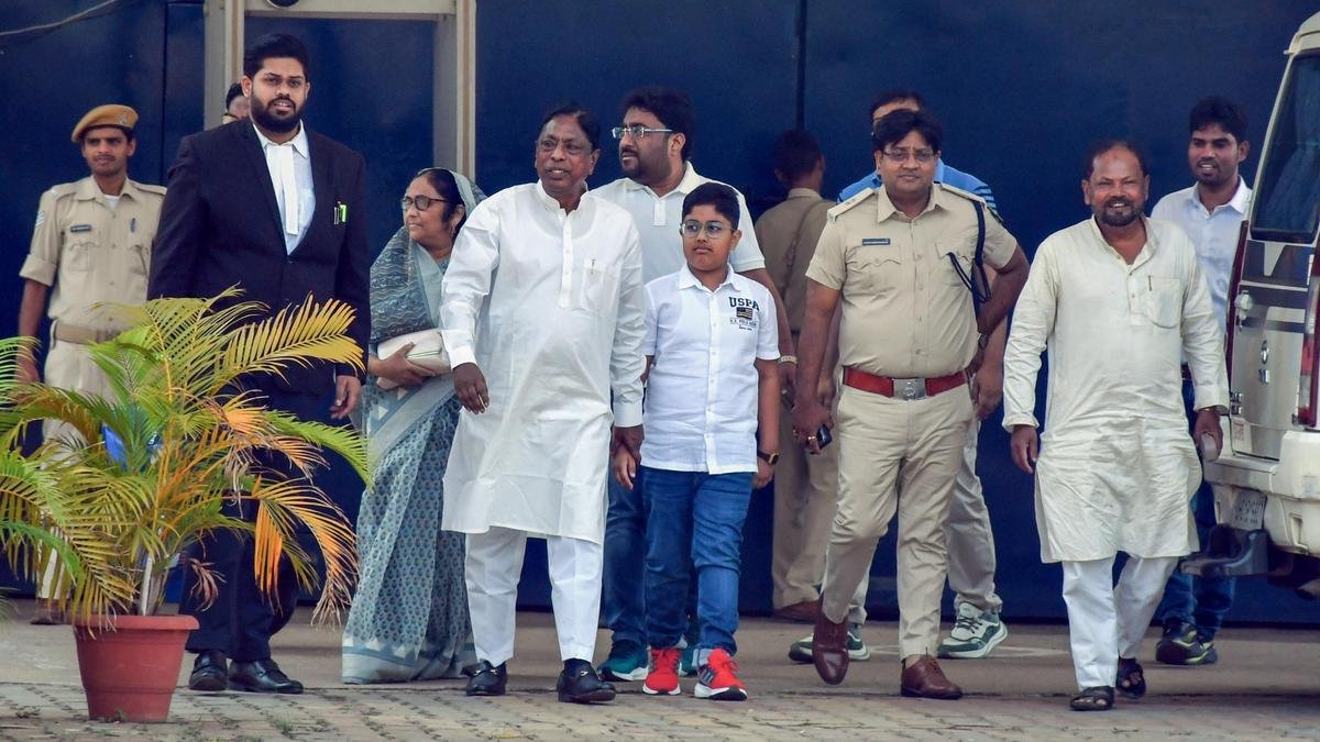 कांग्रेस नेता और झारखंड के पूर्व मंत्री आलमगीर आलम जेल से बाहर आये