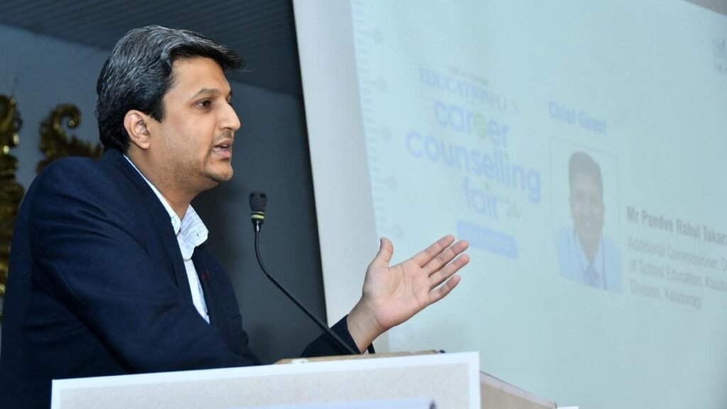कालाबुरागी: द हिंदू एजुकेशनप्लस करियर काउंसलिंग 2026 में आईएएस अधिकारी राहुल पांडवे ने छात्रों से कहा कि दबाव को अपने जुनून को खत्म न करने दें। कालाबुरागी: द हिंदू एजुकेशनप्लस करियर काउंसलिंग 2026 में आईएएस अधिकारी राहुल पांडवे ने छात्रों से कहा कि दबाव को अपने जुनून को खत्म न करने दें।