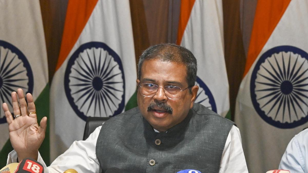 केंद्रीय मंत्री धर्मेंद्र प्रधान ने सीबीएसई ओएसएम विसंगतियों की जिम्मेदारी ली, दोषियों के खिलाफ सख्त कार्रवाई का आश्वासन दिया