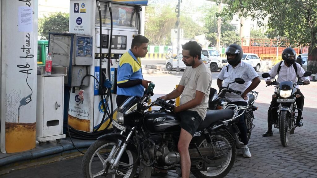 घबराहट में खरीदारी के बीच ईंधन की कमी से पंप प्रभावित; ओएमसी ने शांति का आह्वान करते हुए कहा कि आपूर्ति स्थिर है