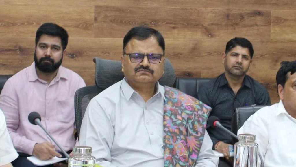 जम्मू-कश्मीर के वन मंत्री ने जम्मू में तोड़फोड़ के विरोध में अपने ही विभाग के कार्यक्रम का बहिष्कार किया जम्मू-कश्मीर के वन मंत्री ने जम्मू में तोड़फोड़ के विरोध में अपने ही विभाग के कार्यक्रम का बहिष्कार किया