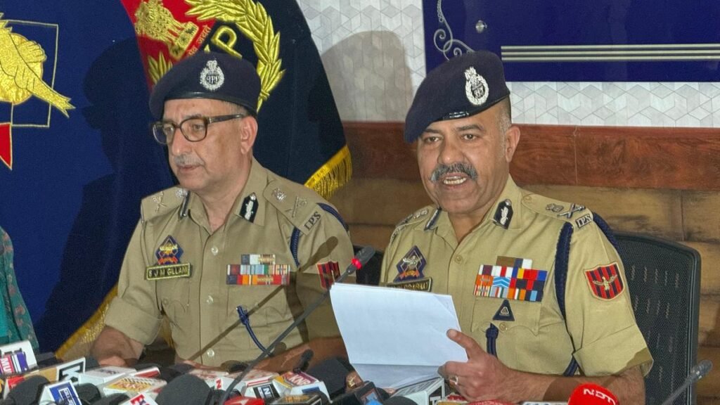 जम्मू-कश्मीर में 30 दिनों में नशा विरोधी अभियान में 806 स्थानीय लोगों को गिरफ्तार किया गया, 97 संपत्तियां कुर्क की गईं, 41 को ध्वस्त किया गया: डीजीपी नलिन प्रभात जम्मू-कश्मीर में 30 दिनों में नशा विरोधी अभियान में 806 स्थानीय लोगों को गिरफ्तार किया गया, 97 संपत्तियां कुर्क की गईं, 41 को ध्वस्त किया गया: डीजीपी नलिन प्रभात