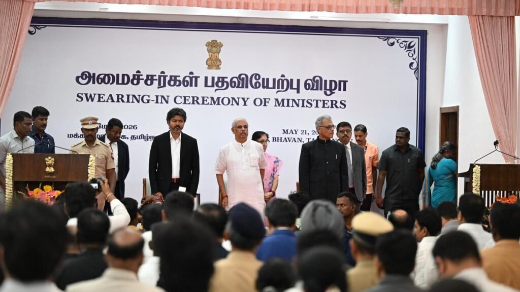 तमिलनाडु के सीएम विजय के विस्तारित मंत्रिमंडल में नए मंत्रियों से मिलें तमिलनाडु के सीएम विजय के विस्तारित मंत्रिमंडल में नए मंत्रियों से मिलें