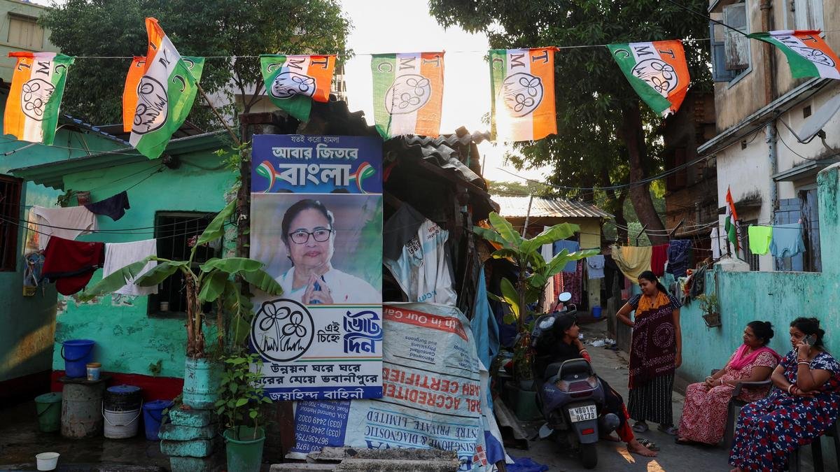 तृणमूल नेताओं को गिरफ़्तारी, जनता का गुस्सा, वसूले गए पैसे वापस लौटाने का सामना करना पड़ा
