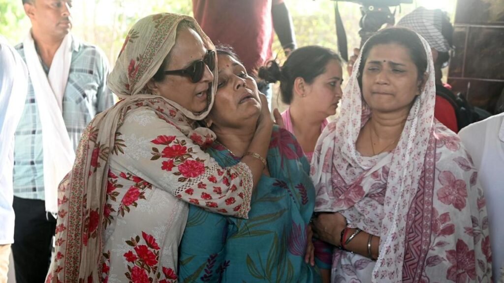 दहेज मामला: मौत और दूसरे शव परीक्षण के 12 दिन बाद त्विशा शर्मा का भोपाल में अंतिम संस्कार