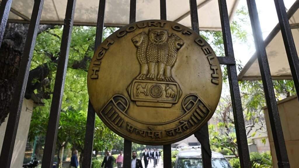 दिल्ली की अदालत ने भ्रष्टाचार के मामले में दो सीबीआई अधिकारियों के खिलाफ आरोप तय करने का आदेश दिया