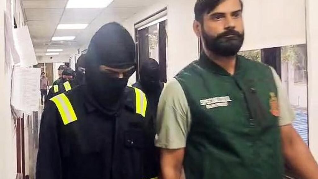 दिल्ली पुलिस ने दिल्ली, मुंबई में हमले की योजना बनाने के आरोप में आठ को गिरफ्तार किया