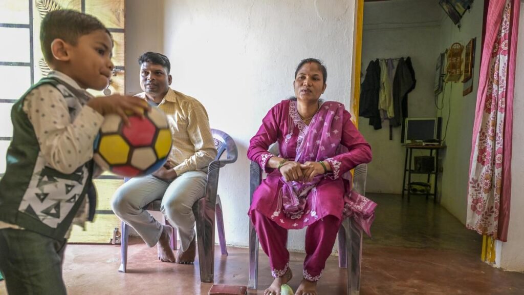 द्वितीय-जीवन शल्य चिकित्सा | महाराष्ट्र में आत्मसमर्पण करने वाले माओवादियों ने पारिवारिक जीवन के लिए पुरुष नसबंदी को उलट दिया है द्वितीय-जीवन शल्य चिकित्सा | महाराष्ट्र में आत्मसमर्पण करने वाले माओवादियों ने पारिवारिक जीवन के लिए पुरुष नसबंदी को उलट दिया है