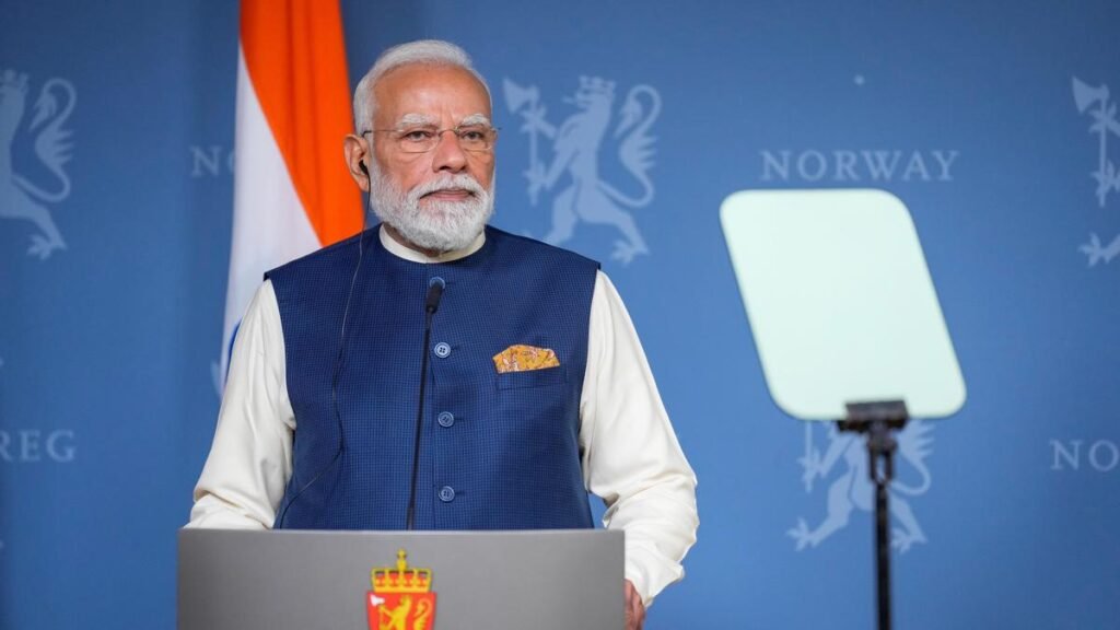 नीदरलैंड के बाद नॉर्वे में प्रेस कॉन्फ्रेंस न करने के पीएम के फैसले पर विदेश मंत्रालय को सवालों का सामना करना पड़ रहा है नीदरलैंड के बाद नॉर्वे में प्रेस कॉन्फ्रेंस न करने के पीएम के फैसले पर विदेश मंत्रालय को सवालों का सामना करना पड़ रहा है