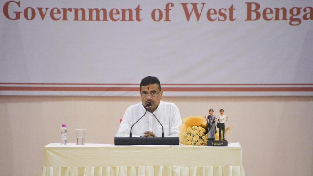 पश्चिम बंगाल की मुख्यमंत्री ने दार्जिलिंग के पहाड़ी नेताओं से मुलाकात की, जीटीए भ्रष्टाचार पर सख्त रुख अपनाया पश्चिम बंगाल की मुख्यमंत्री ने दार्जिलिंग के पहाड़ी नेताओं से मुलाकात की, जीटीए भ्रष्टाचार पर सख्त रुख अपनाया