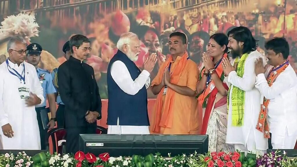 पश्चिम बंगाल कैबिनेट 2026: दिलीप घोष से लेकर अग्निमित्रा पॉल तक, सुवेंदु अधिकारी के साथ जिन मंत्रियों ने शपथ ली