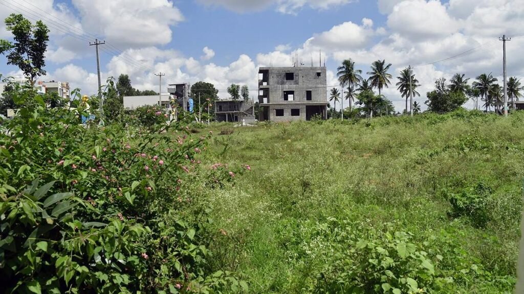 बीडीए ने पीआरआर के साथ 11 लेआउट विकसित करने की योजना बनाई है, लेकिन भूमि अधिग्रहण में वही पुरानी बाधाएं आ रही हैं