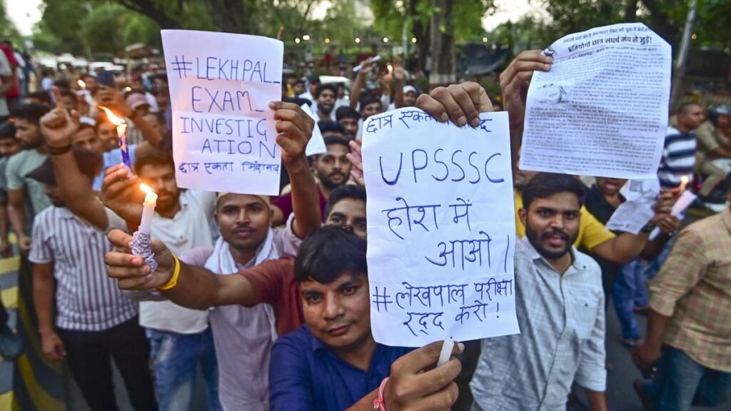 भर्ती परीक्षा के अभ्यर्थियों ने उत्तर प्रदेश सरकार पर पारदर्शिता अभियान को दबाने का आरोप लगाया भर्ती परीक्षा के अभ्यर्थियों ने उत्तर प्रदेश सरकार पर पारदर्शिता अभियान को दबाने का आरोप लगाया