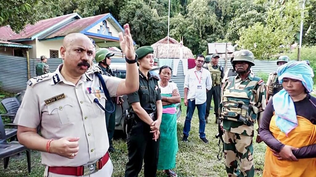 मणिपुर के डीजीपी का कहना है कि 5,406 सांप्रदायिक पोस्ट की पहचान की गई; 3,200 हटाये गये मणिपुर के डीजीपी का कहना है कि 5,406 सांप्रदायिक पोस्ट की पहचान की गई; 3,200 हटाये गये