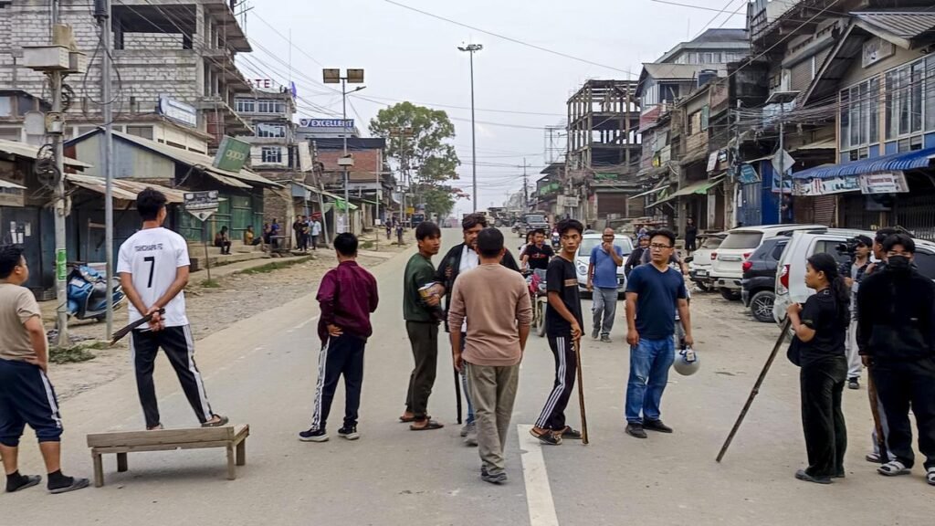 मणिपुर में विभिन्न समूहों द्वारा 38 से अधिक लोगों को बंधक बनाया जा रहा है: मंत्री