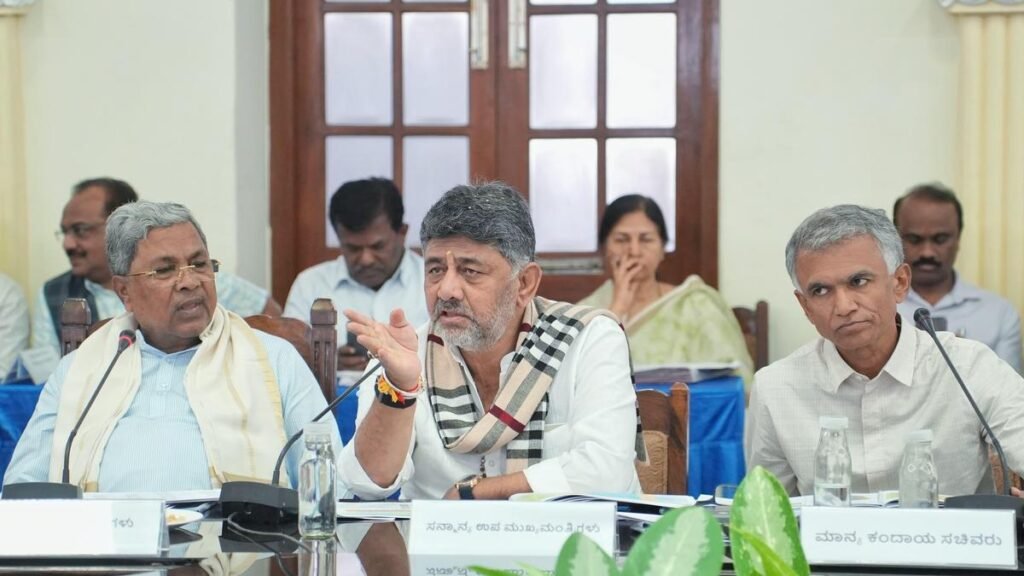 मुख्यमंत्री का कहना है कि कर्नाटक में पांच जिलों को छोड़कर बाकी सभी जिलों में मानसून की कमी है