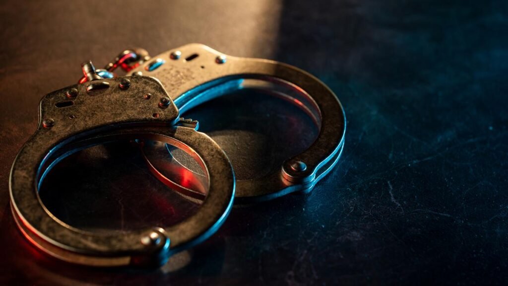 यूपी एसटीएफ ने ग्रेटर नोएडा में एसएससी परीक्षा धांधली रैकेट का भंडाफोड़ किया; सात आयोजित यूपी एसटीएफ ने ग्रेटर नोएडा में एसएससी परीक्षा धांधली रैकेट का भंडाफोड़ किया; सात आयोजित
