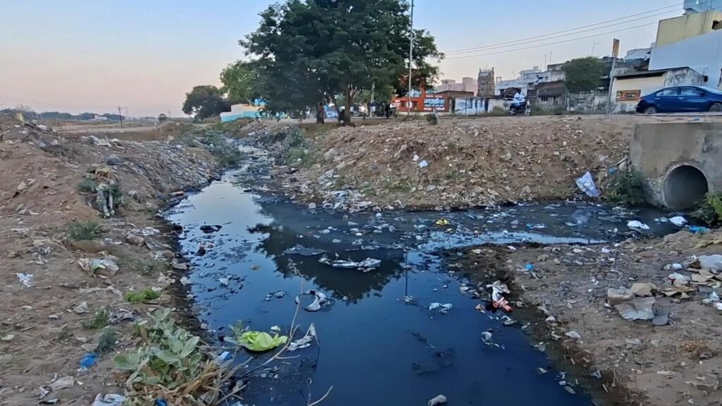 यूपी बहुआयामी दृष्टिकोण के साथ सीवरेज प्रणाली को मजबूत करने, नदी प्रदूषण को रोकने पर जोर दे रहा है यूपी बहुआयामी दृष्टिकोण के साथ सीवरेज प्रणाली को मजबूत करने, नदी प्रदूषण को रोकने पर जोर दे रहा है