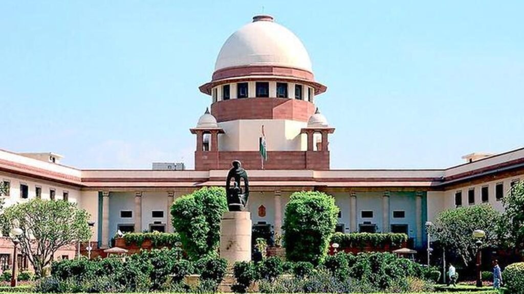 सुप्रीम कोर्ट ने ‘आधिकारिक’ फैसले के लिए यूएपीए जमानत प्रतिबंधों को बड़ी पीठ के पास भेजा सुप्रीम कोर्ट ने 'आधिकारिक' फैसले के लिए यूएपीए जमानत प्रतिबंधों को बड़ी पीठ के पास भेजा