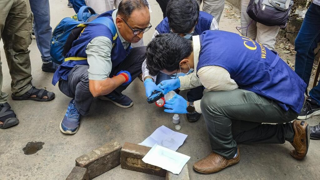 सुवेंदु के सहयोगी की हत्या में उत्तर प्रदेश, बिहार से तीन संदिग्ध गिरफ्तार सुवेंदु के सहयोगी की हत्या में उत्तर प्रदेश, बिहार से तीन संदिग्ध गिरफ्तार
