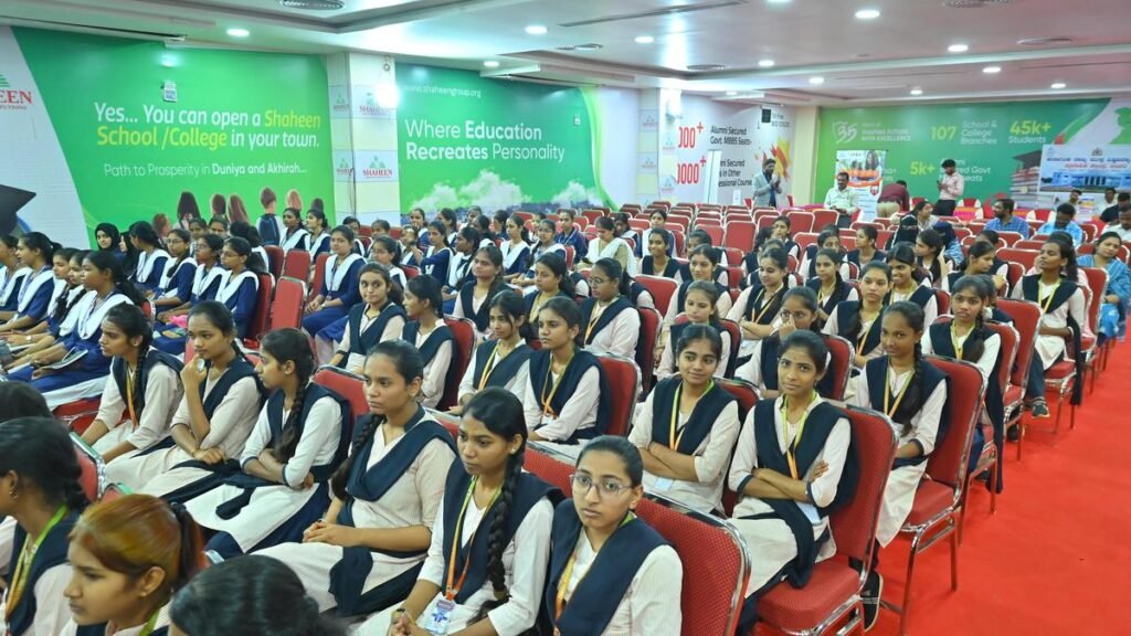 हिंदू एजुकेशनप्लस करियर काउंसलिंग 2026 करियर विकल्पों पर जानकारीपूर्ण सत्र बन गया है