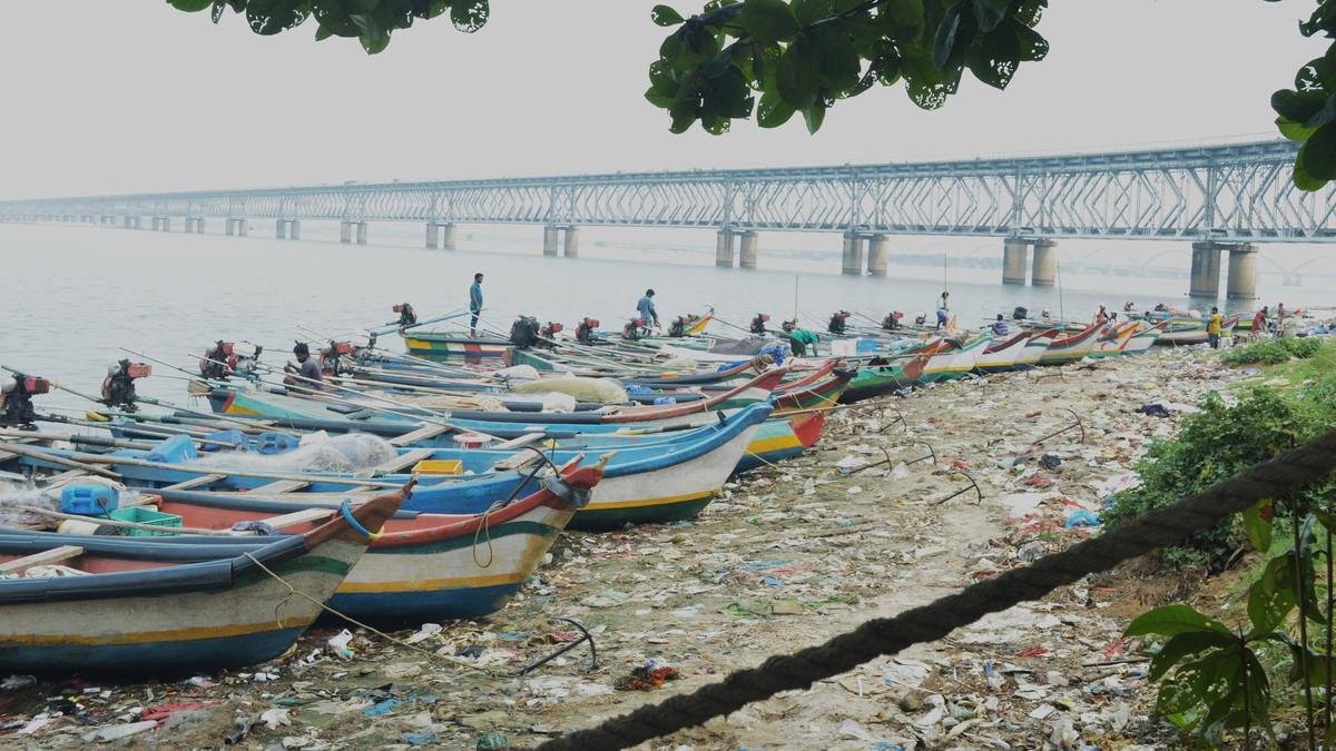 2027 पुष्करम से पहले गोदावरी की सफाई एक चुनौती
