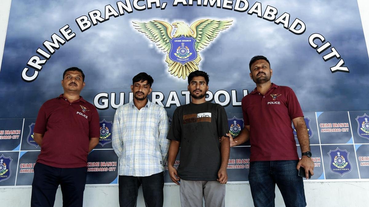 अहमदाबाद साइबर क्राइम पुलिस ने नीट घोटाले चलाने वाले दो नेटवर्क का भंडाफोड़ किया