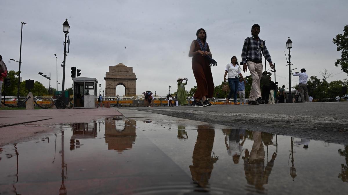 आईएमडी का कहना है कि मानसून का इंतजार 5-6 दिनों में खत्म हो सकता है, जबकि दिल्ली, उत्तर प्रदेश गर्मी से जूझ रहे हैं